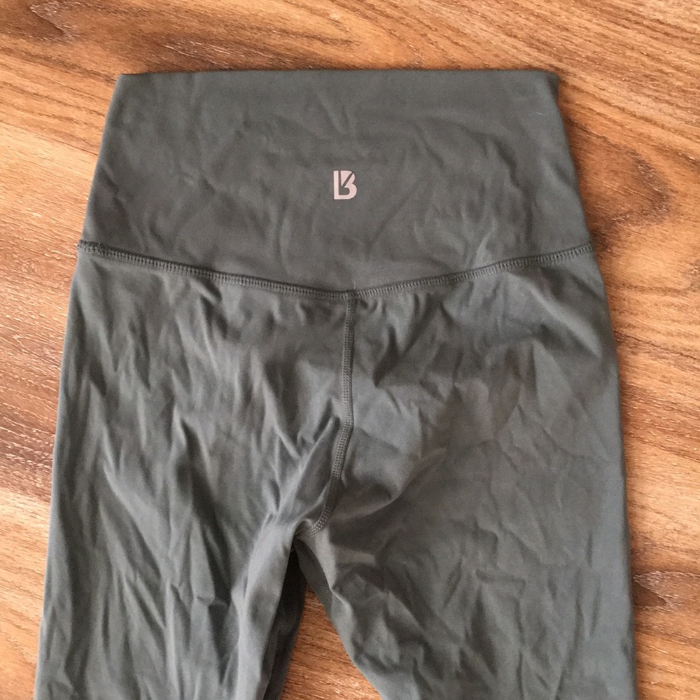 BuffBunny Crop Leggings - Picture 7 of 7
